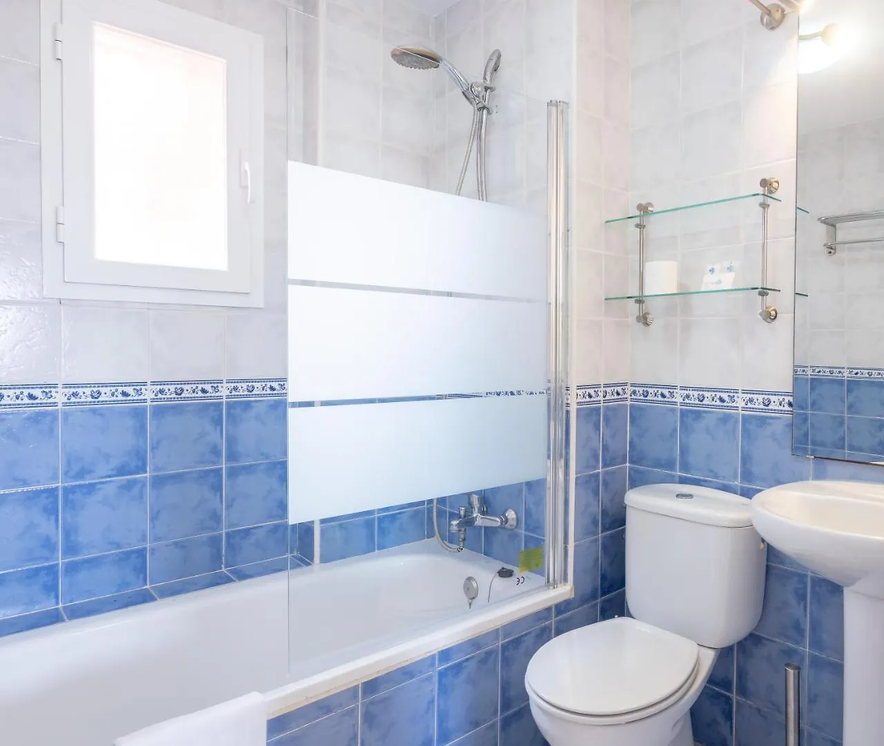 2111-Beautiful Groundfloor With Garden Sea View Apartment Manilva 0*,  Spain