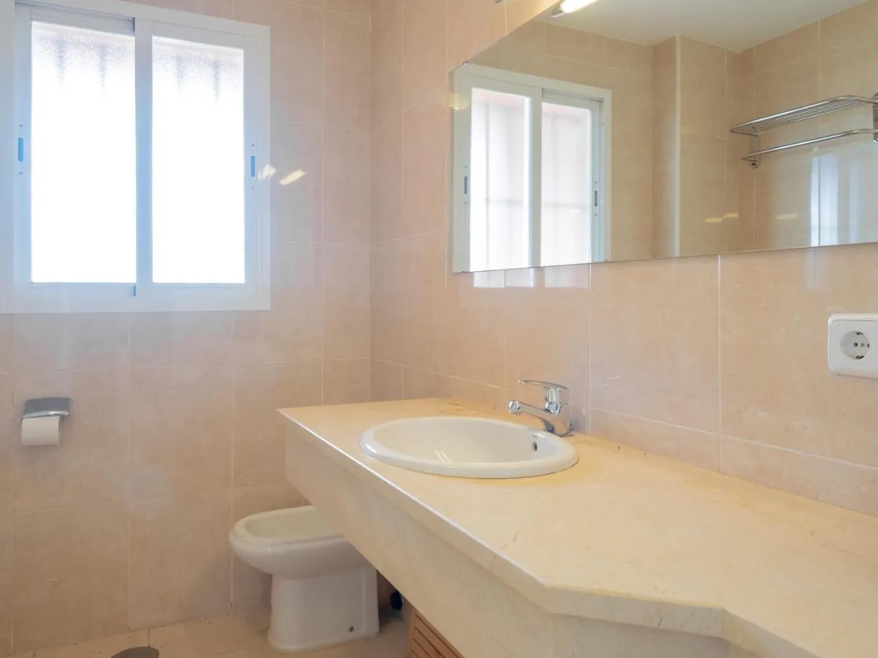 2111-Beautiful Groundfloor With Garden Sea View Apartment Manilva